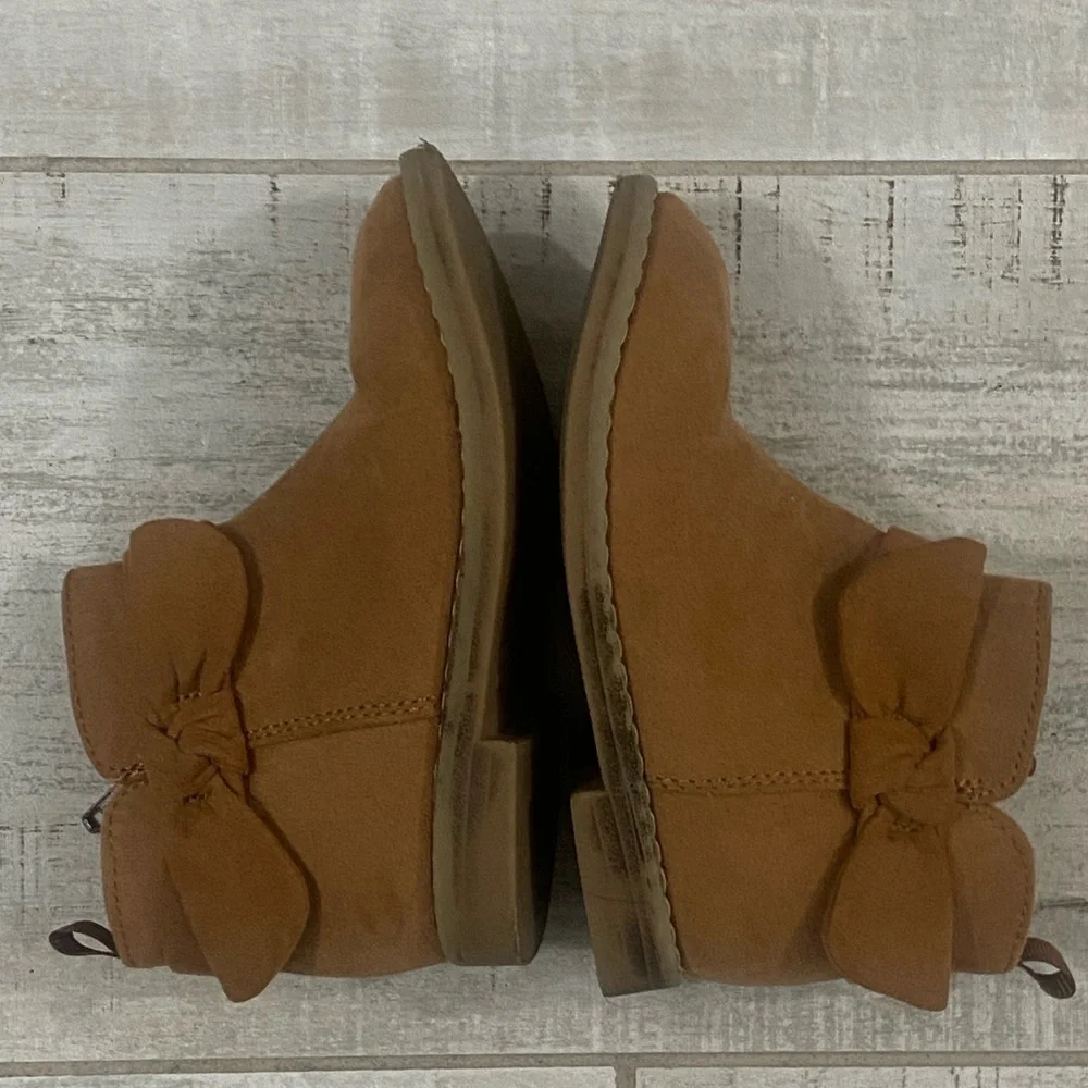 Baby Gap Tan Faux Suede Bow Boots for Girl’s, size 8